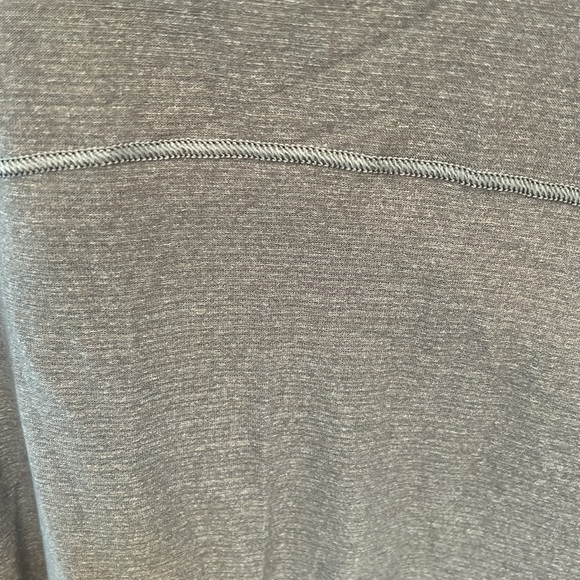 LULULEMON EXERCISE TANK TOP GRAY PINSTRIPE WITH BLACK PERFORATED FABRIC SIZE L - Picture 2 of 6